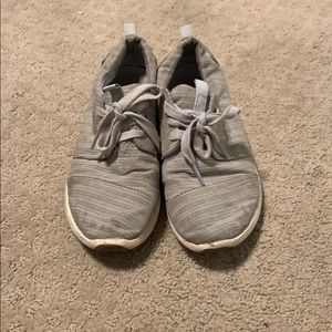 Toms tennis shoes